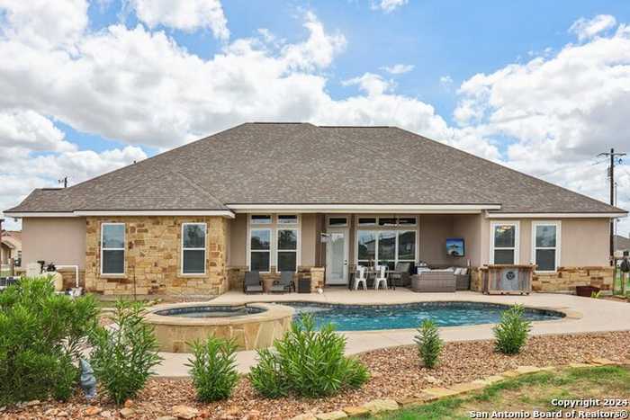 photo 1: 119 CLARENCE DR, Floresville TX 78114