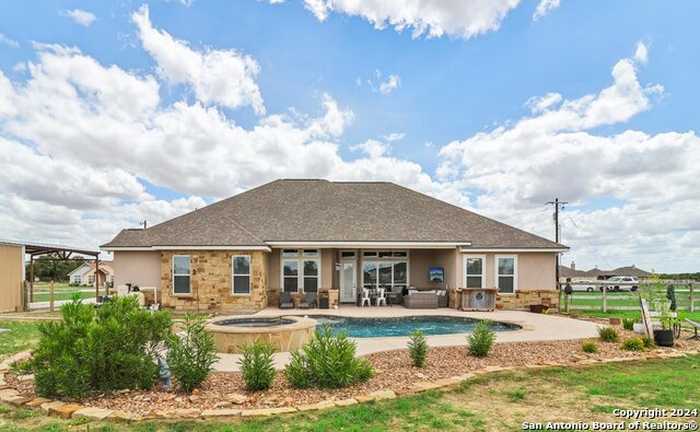 photo 2: 119 CLARENCE DR, Floresville TX 78114