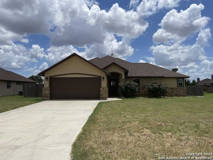 photo 1: 1737 Vista View, Pleasanton TX 78064