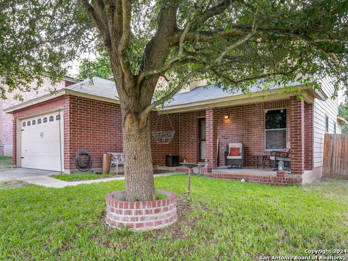 photo 1: 11206 Forest Pass Ct, Live Oak TX 78233