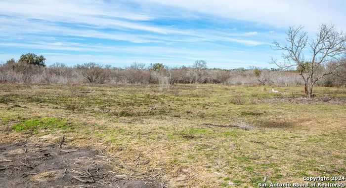 photo 2: 8684 Mineral Cemetery Rd, Beeville TX 78102