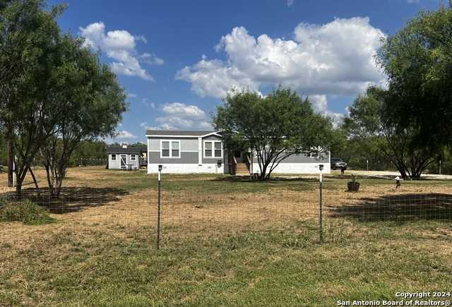 photo 1: 111 Cr 2667, Devine TX 78016