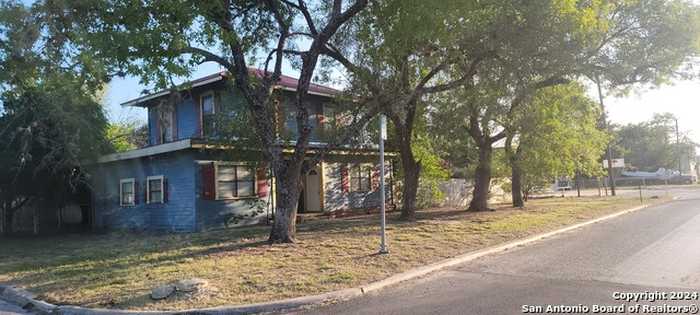 photo 2: 536 COMMERCE ST, Pleasanton TX 78064