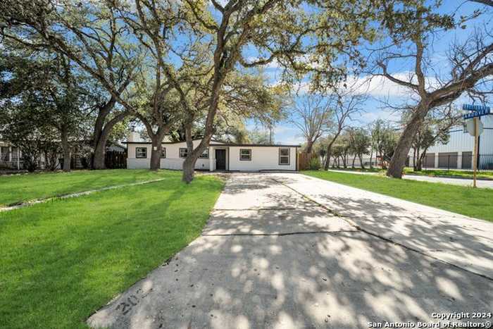 photo 2: 202 BRETTONWOOD DR, San Antonio TX 78218