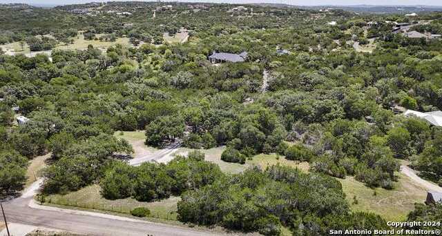 photo 3: 401 Pleasant Valley Dr, Boerne TX 78006