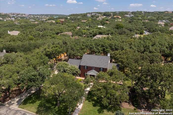 photo 2: 8235 Jamestown Sq, Boerne TX 78015