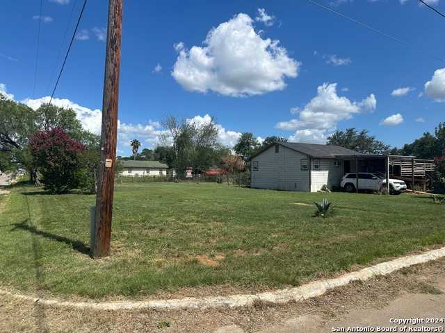 photo 1: 418 N Ceder St, Pearsall TX 78061