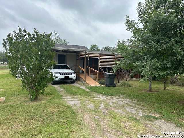 photo 2: 418 N Ceder St, Pearsall TX 78061