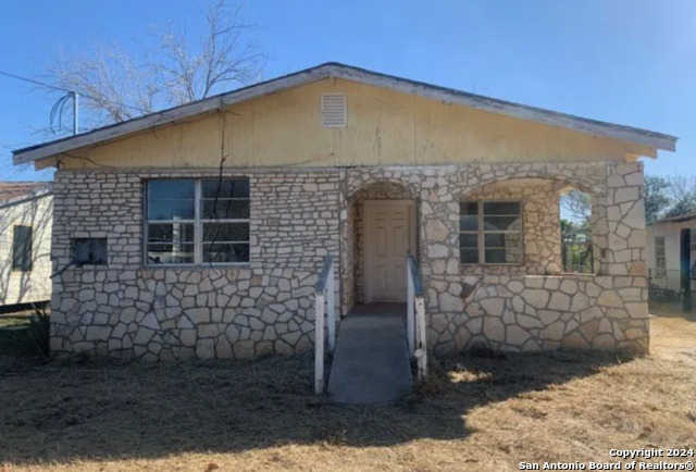 photo 1: 120 N PLUM, Pearsall TX 78061