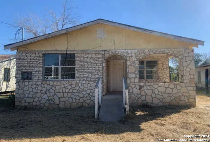 photo 1: 120 N PLUM, Pearsall TX 78061