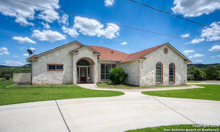 photo 2: 412 Shayla Ln, Canyon Lake TX 78133