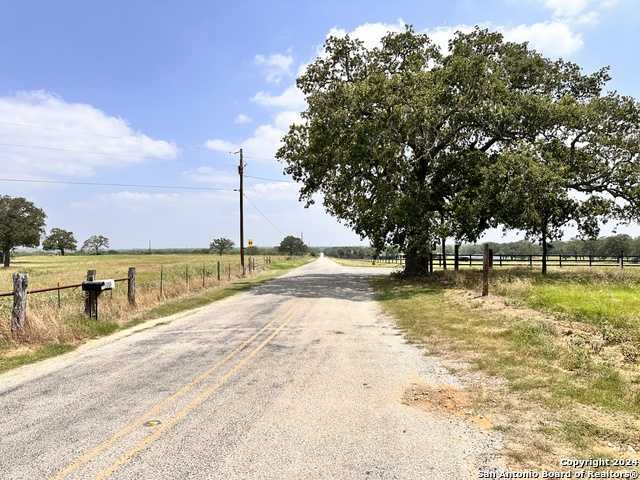 photo 3: 4020 ODANIEL RD, Seguin TX 78155