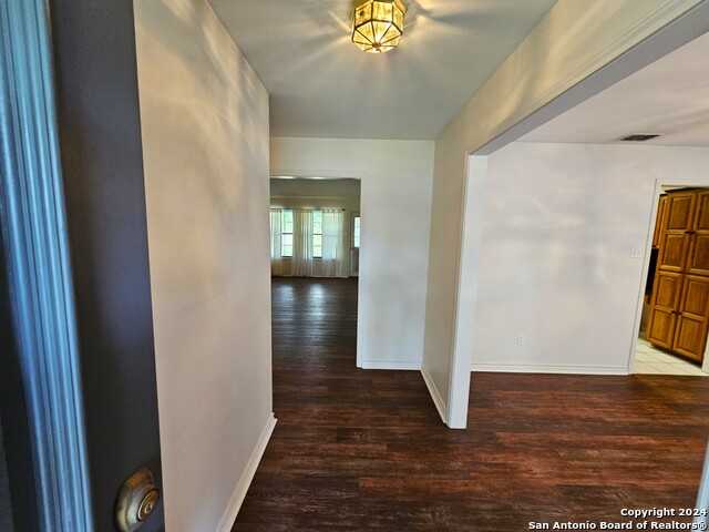 photo 3: 208 WINDWOOD CIR, Seguin TX 78155