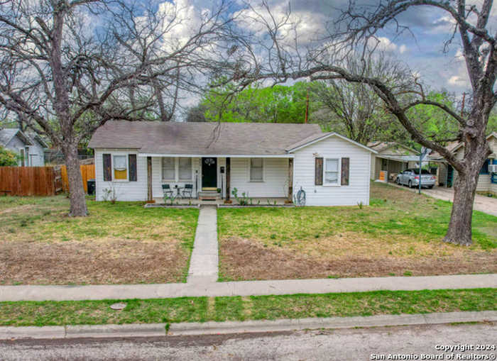 photo 1: 804 Maple Street, Uvalde TX 78801