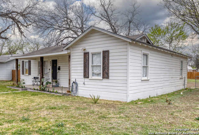 photo 2: 804 Maple Street, Uvalde TX 78801