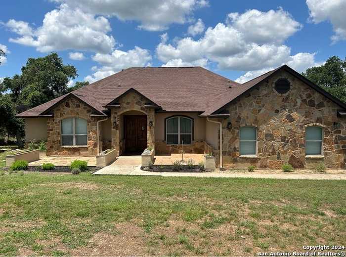 photo 1: 1109 Shady Hollow, New Braunfels TX 78132