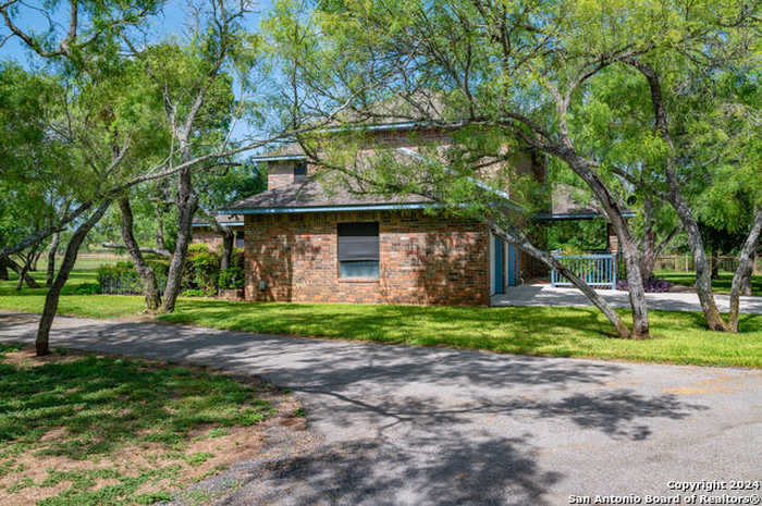 photo 2: 1470 MUEHL RD, Seguin TX 78155