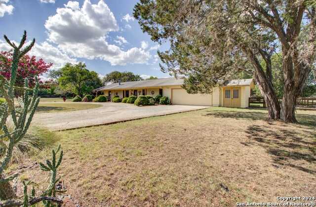 photo 2: 215 Creekwood Dr., Bandera TX 78003