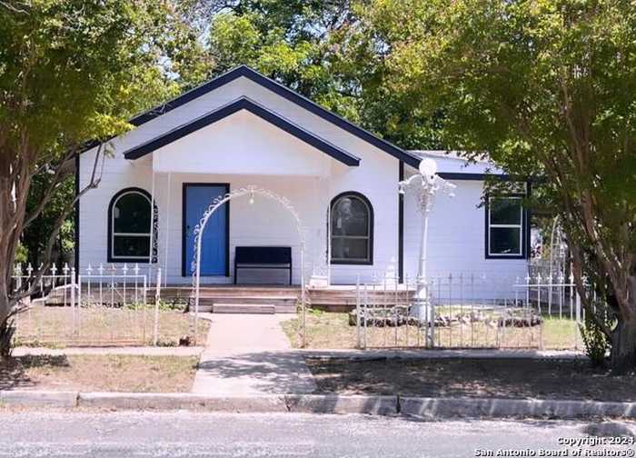 photo 1: 139 HERMITAGE CT, San Antonio TX 78223