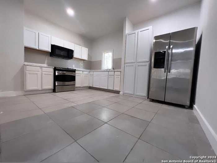 photo 2: 139 HERMITAGE CT, San Antonio TX 78223