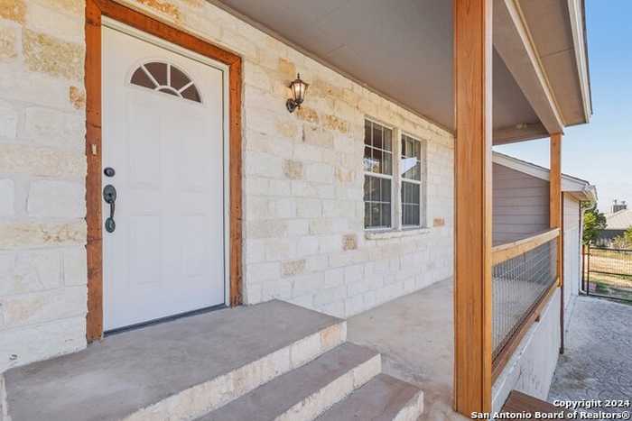 photo 2: 2630 ROCKY RIDGE LOOP, Canyon Lake TX 78133