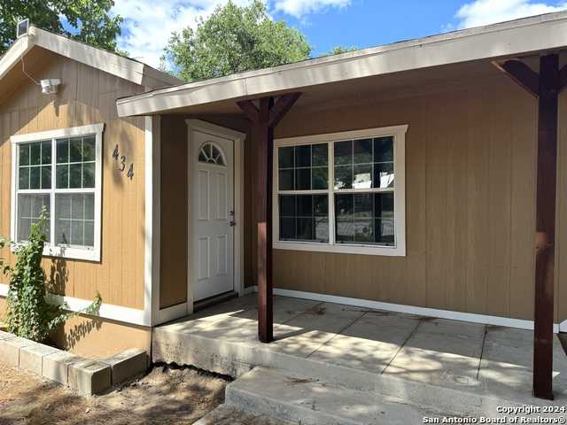 photo 2: 434 S Farrar st, Uvalde TX 78801