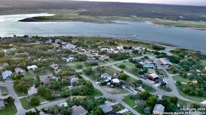 photo 15: 119 FRIENDLYWOOD DR, Canyon Lake TX 78133