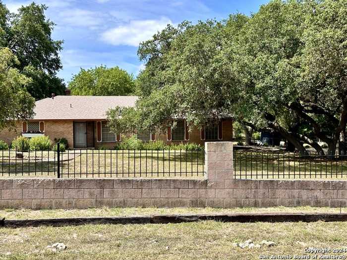 photo 1: 6674 Pembroke Rd, San Antonio TX 78240