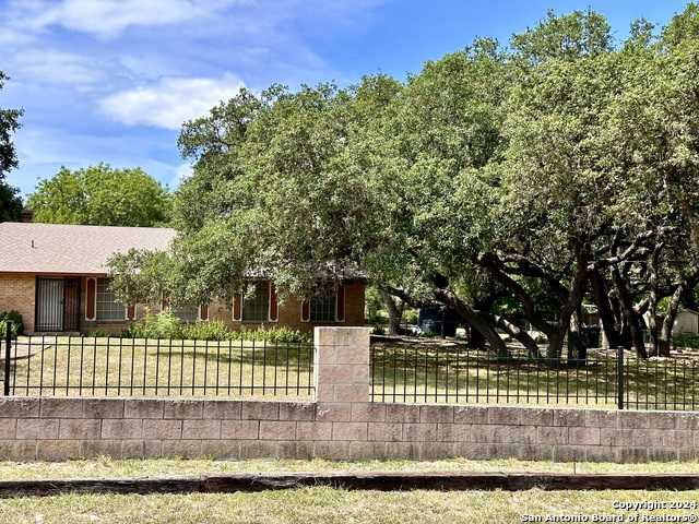 photo 2: 6674 Pembroke Rd, San Antonio TX 78240