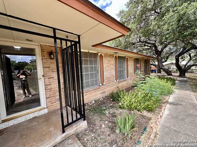 photo 3: 6674 Pembroke Rd, San Antonio TX 78240