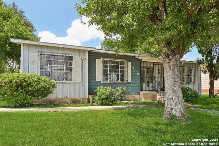 photo 2: 703 GLAMIS AVE, San Antonio TX 78223