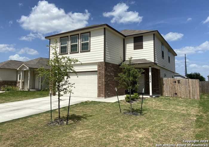 photo 2: 2425 MARTY WAY, Seguin TX 78155