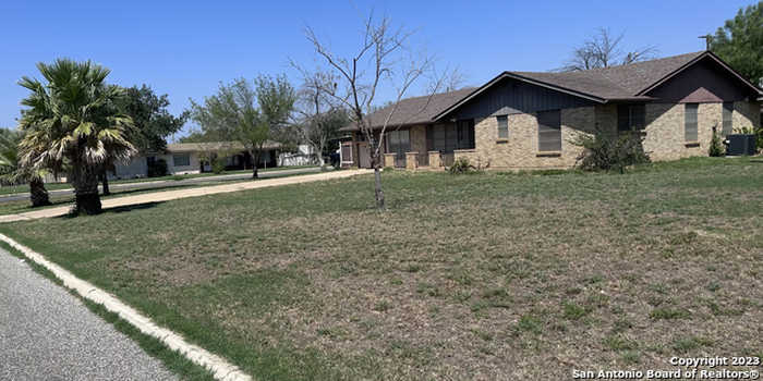 photo 2: 608 Leona St, Cotulla TX 78014