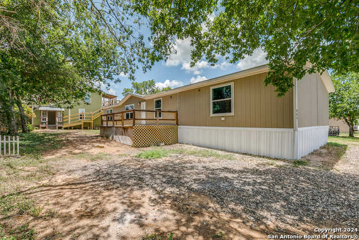 photo 1: 904 PLUM ST, Floresville TX 78114