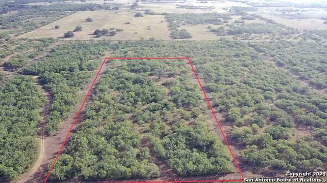 photo 2: 6 Old Pearsall Rd, Jourdanton TX 78026