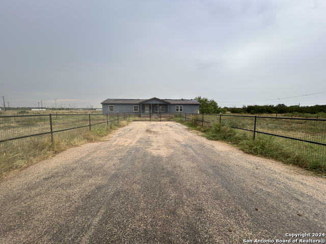 photo 2: 203 county road 1151, Pearsall TX 78061