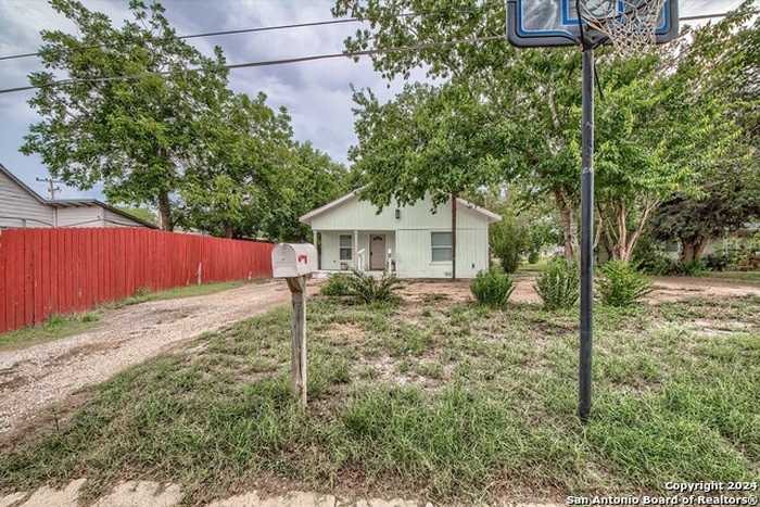 photo 25: 505 BROWN AVE, Devine TX 78016