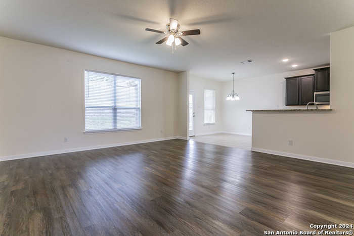 photo 2: 211 AZALEA WAY, New Braunfels TX 78132