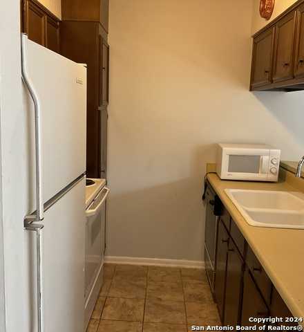 photo 3: 8702 VILLAGE DR Unit 123, San Antonio TX 78217