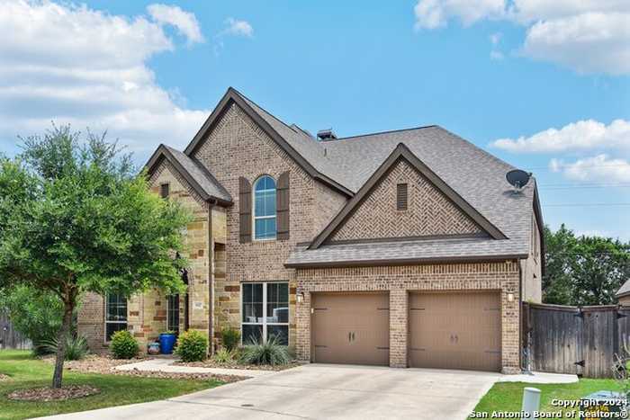 photo 2: 627 WARATAH AVE, New Braunfels TX 78132