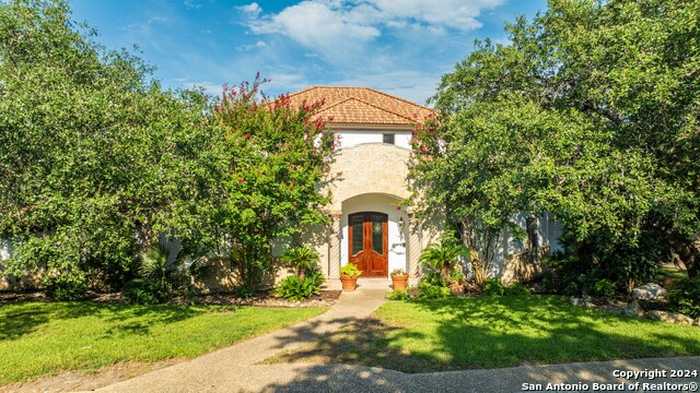 photo 1: 22 ROYAL GARDENS DR, San Antonio TX 78248