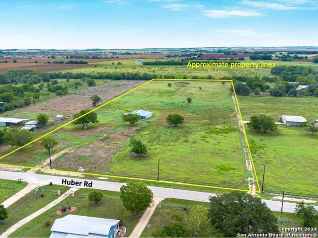 photo 2: 8401 HUBER RD, Seguin TX 78155