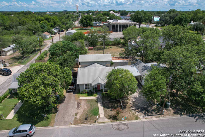 photo 18: 111 E LEONA ST, Uvalde TX 78801