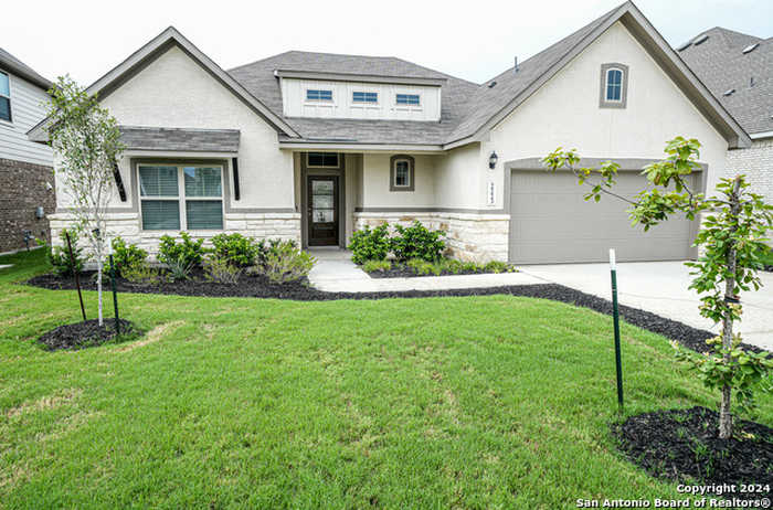 photo 1: 2223 meadow way, New Braunfels TX 78132