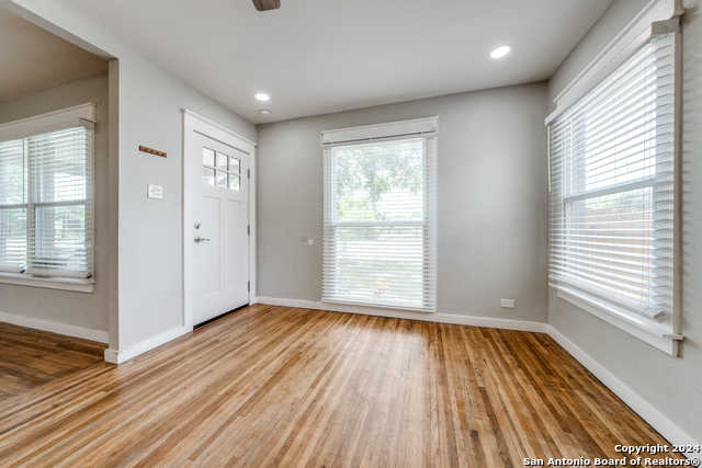 photo 3: 2307 W WOODLAWN AVE, San Antonio TX 78201