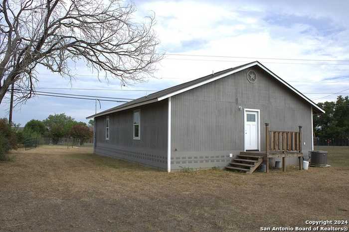 photo 2: 7527 Richter Rd, Elmendorf TX 78112