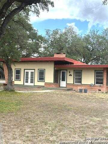 photo 1: 1000 N Center ST, Sabinal TX 78881