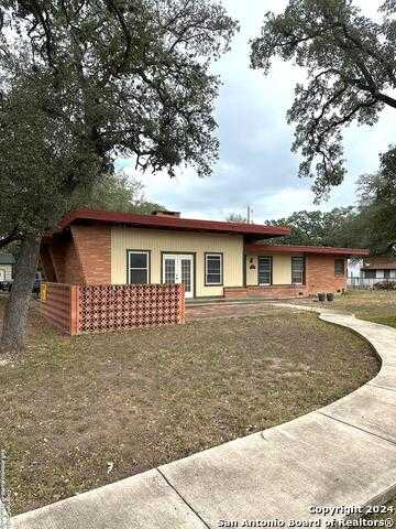 photo 2: 1000 N Center ST, Sabinal TX 78881