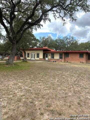 photo 3: 1000 N Center ST, Sabinal TX 78881