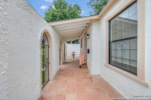 photo 3: 2006 EDISON DR, San Antonio TX 78201